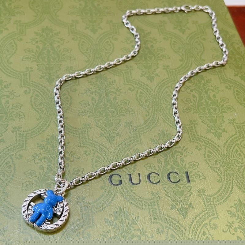 G*u*i necklaces